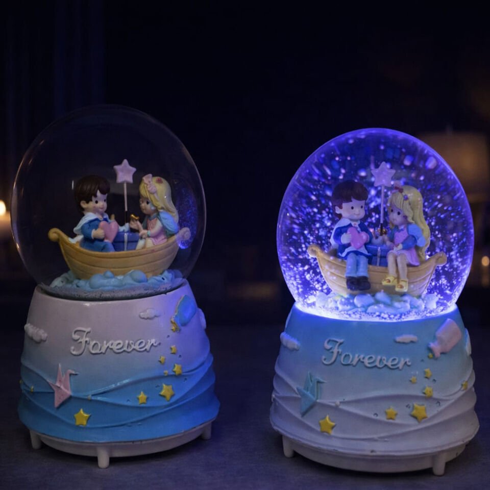Forever Yazılı Romantik Çift Figürlü Işıklı Büyük Kar Küresi
