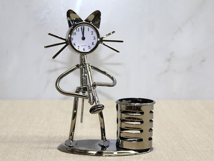 Metal Saksafon Çalan Kedi Müzisyen Saat Ve Kalemlik