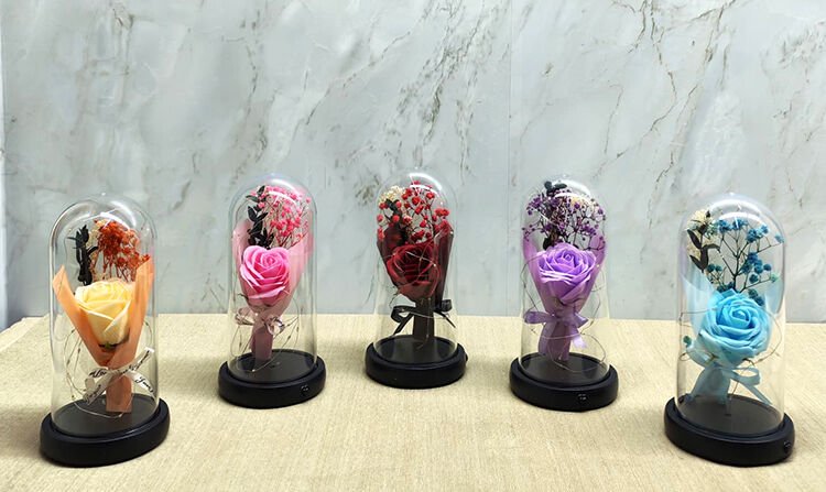 Işıklı Müzkli Dekoratif Cam Fanus İçinde Gül