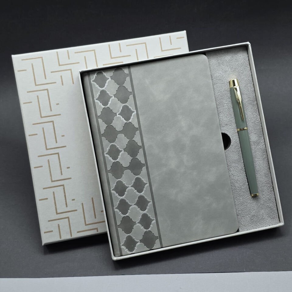 Kutulu Gri Defter Ve Metal Kalem Seti