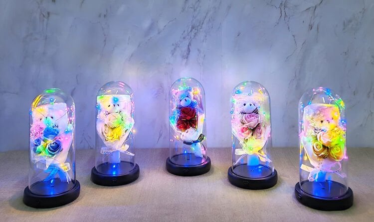 Işıklı Müzikli Fanus İçinde Sevimli Ayıcıklı Gül Buketi