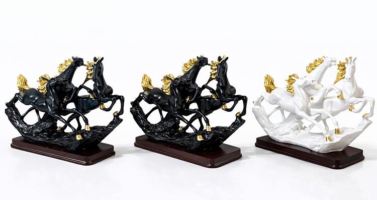 Polyester 3'Lü Şahlanmış At Figürü