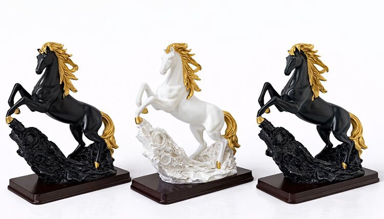 Polyester Şahlanmış At Figürü