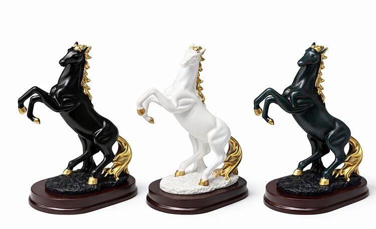 Polyester Şahlanmış At Figürü