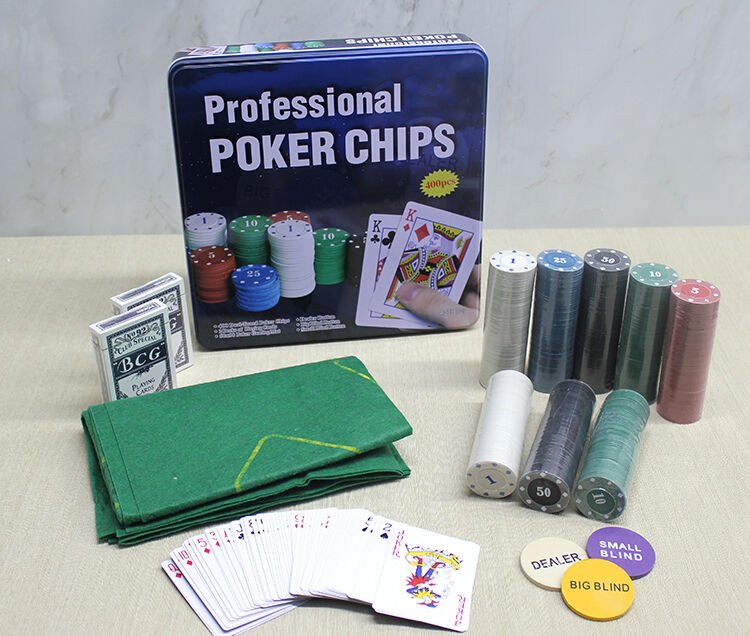 Metal Kutulu 400 Chip Ve 2 Adet İskambil Kağit Setine Sahip Poker Oyunu