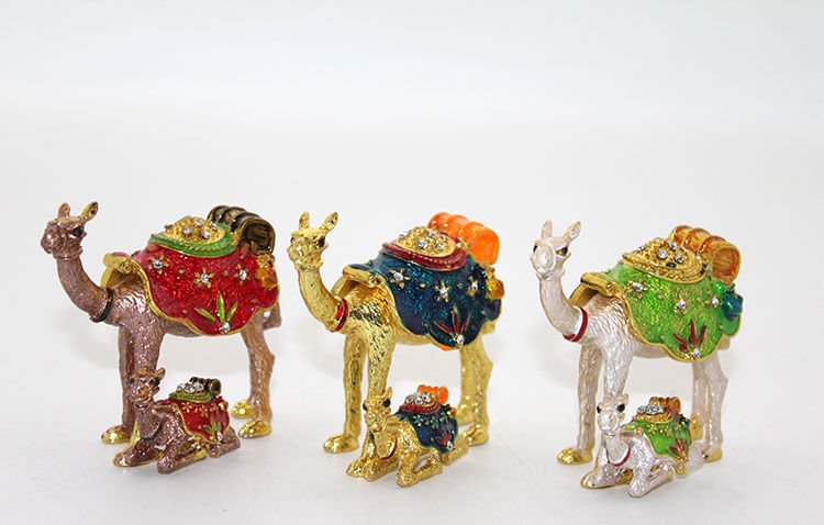 Swaroski Yavrulu Deve