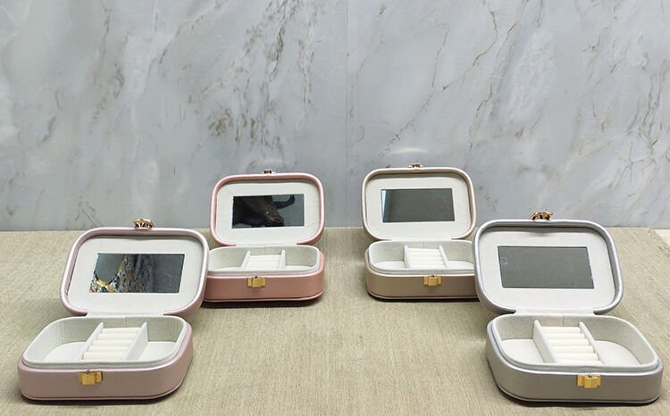 Makyaj Ve Takı Kutusu