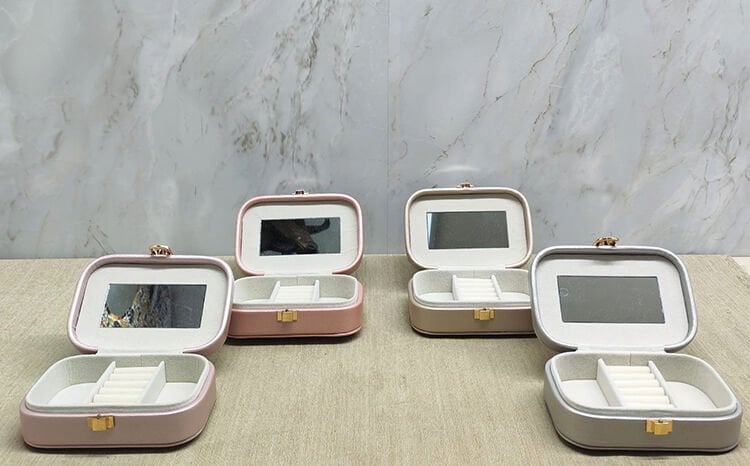 Makyaj Ve Takı Kutusu