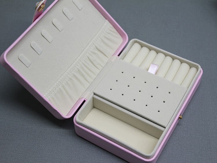 Deri Kaplamalı Makyaj Ve Takı Kutusu