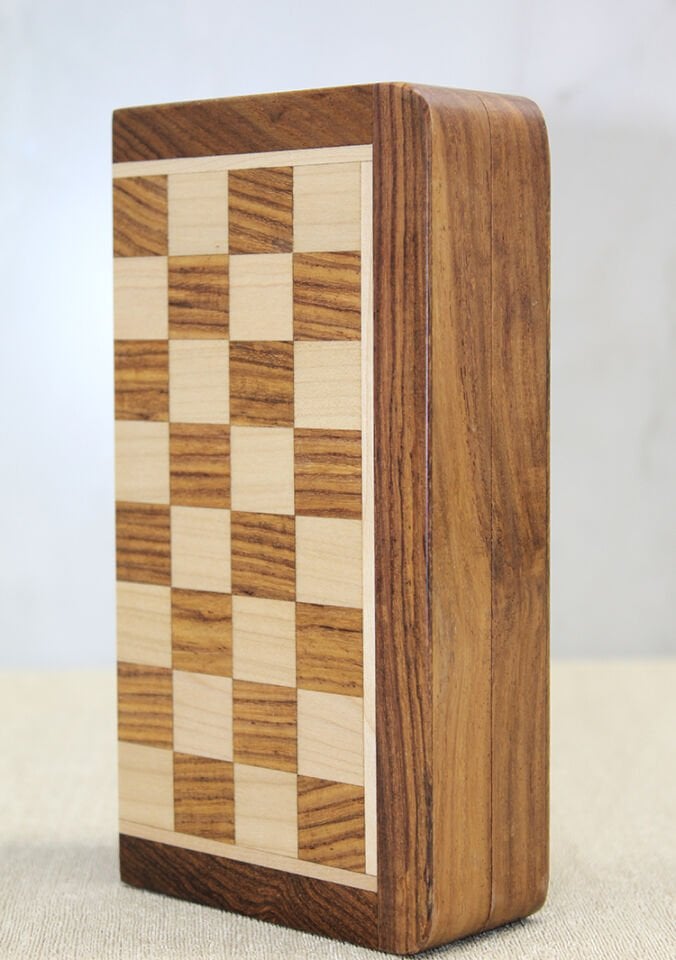 Özel Vernikli Mıknatıs Taşlı Ahşap Katlanabilir Kutulu Satranç Oyunu 25 Cm