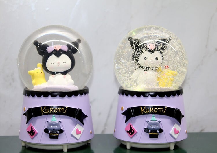 Kuromi İçi Dönmeli Püskürtmeli Işıklı Müzikli Kar Küresi Büyük Boy